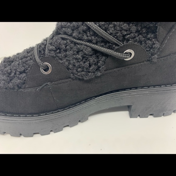 Faux fleece lace up boots new in box - Picture 8 of 16